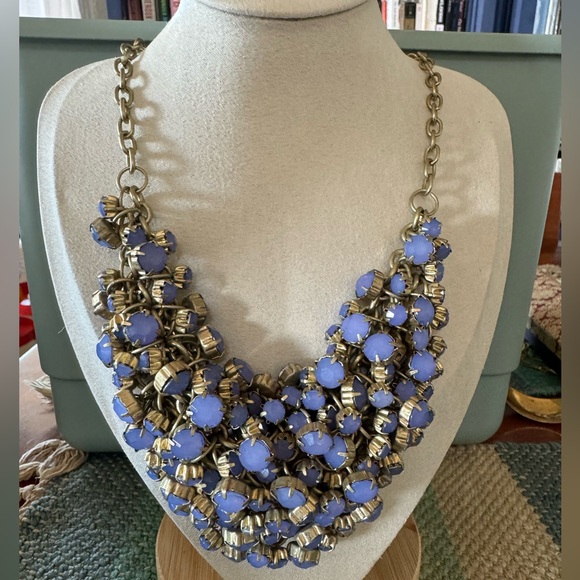 ⭐️3 for $20⭐️ Iridescent Lavender Collar Statement Necklace - Picture 1 of 4